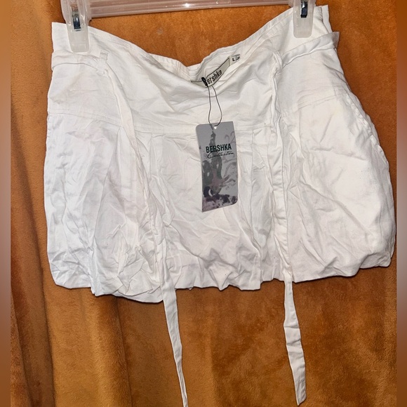 BERSHKA white balloon mini skirt with belt tie - Picture 2 of 3